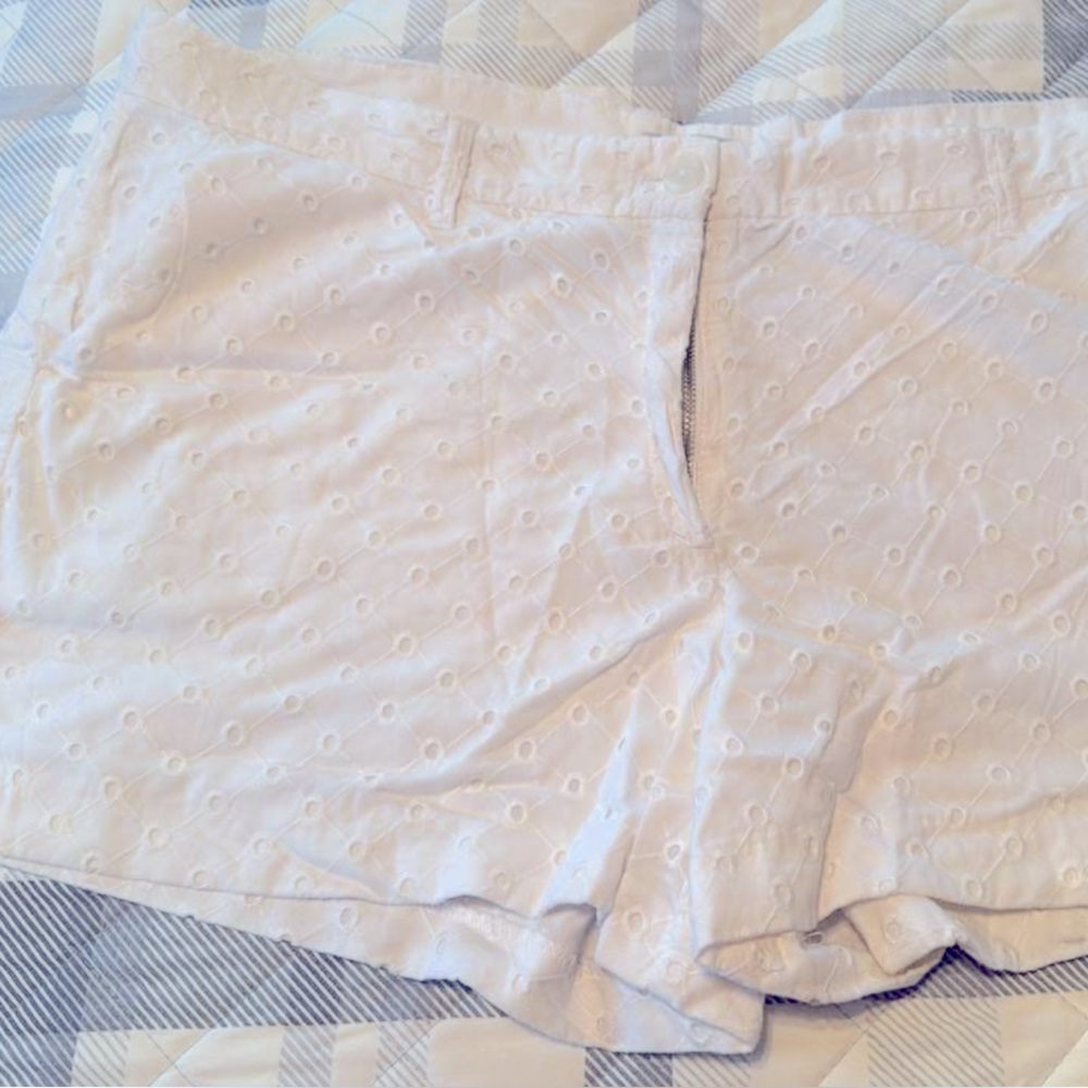 GAP size 16, white eyelet shorts. Good condition.